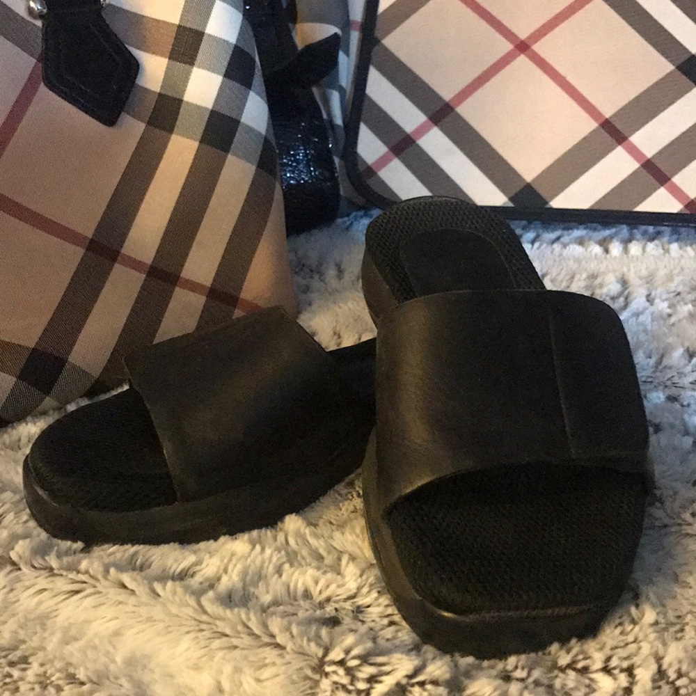 🐾 Prada Slides 🐾